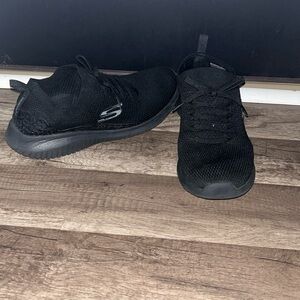 Gently Worn; Women’s Ultra Flex Sketchers